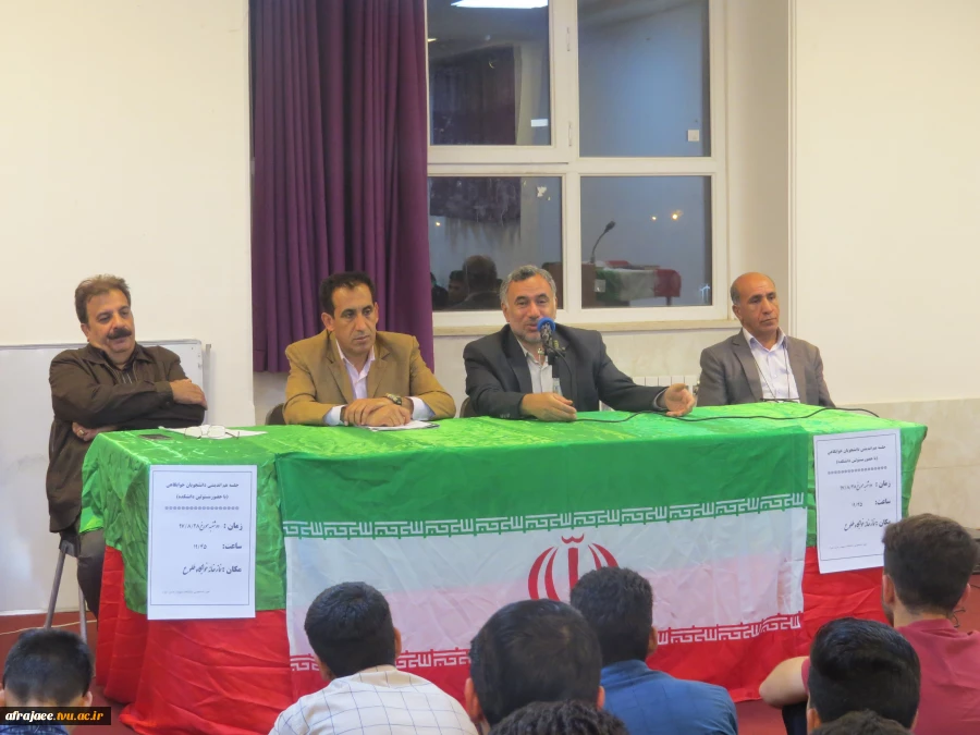 جلسۀ هم‌اندیشی مسئولان با دانشجویان خوابگاه طلوع 2