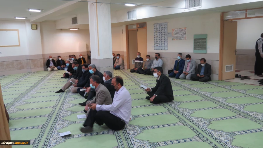 مراسم روح بخش و پرفیض زیارت عاشورا با حضور کارکنان و بازنشستگان دانشکده فنی و حرفه ای شهید رجایی شیراز 4