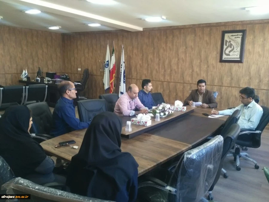 جلسه شورای آموزشی با حضور ریاست و معاونت محترم دانشکده
 4