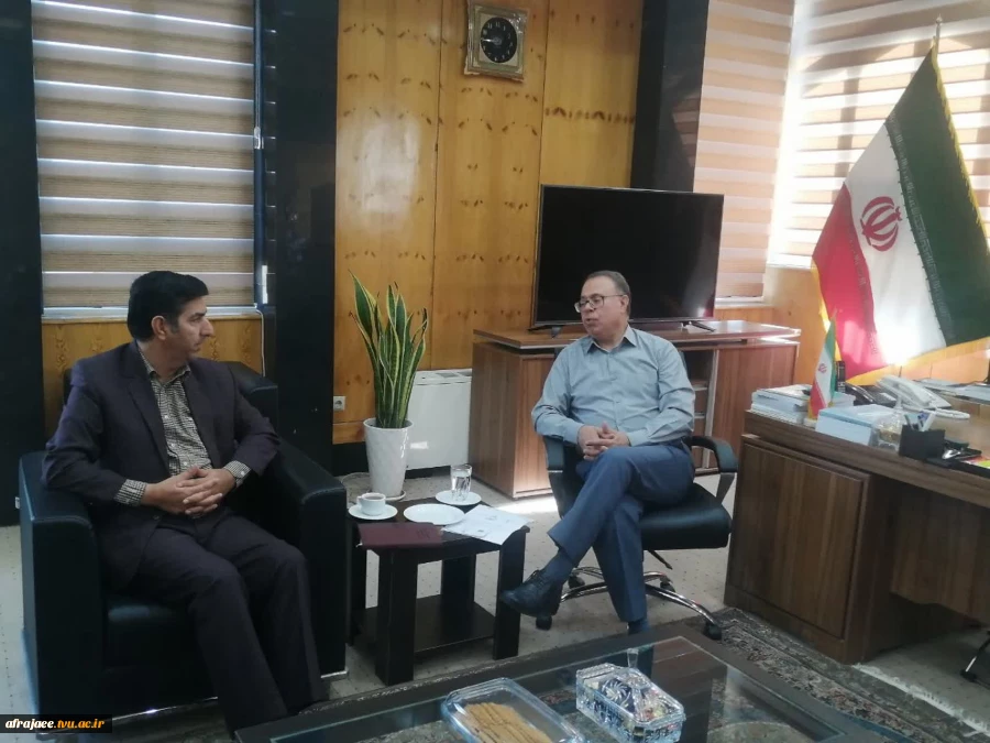 دیدار دکتر رحیم امین زاده رئیس دانشکده فنی و حرفه ای شهید رجایی شیراز با دکتر افکاری رئیس سازمان برنامه و بودجه استان فارس 2