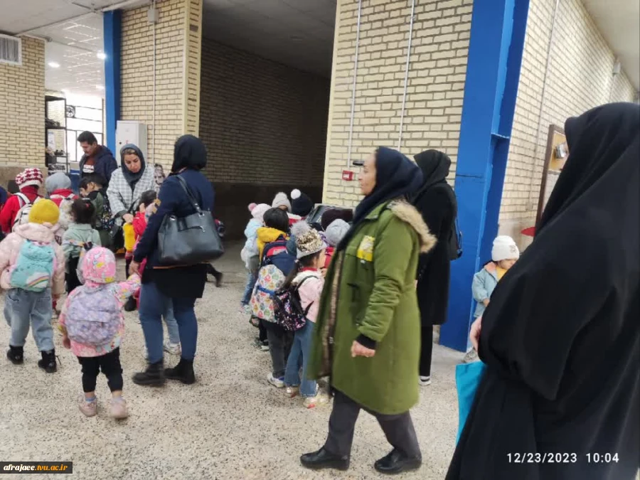بازدید از مجموعه کارگاهی شهید احمدی روشن توسط خانه های مادر و کودک 5