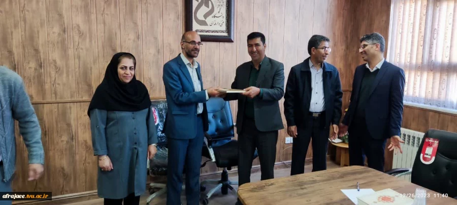 تقدیر از جناب دکتر عابری پژوهشگر و مترجم برتر  5