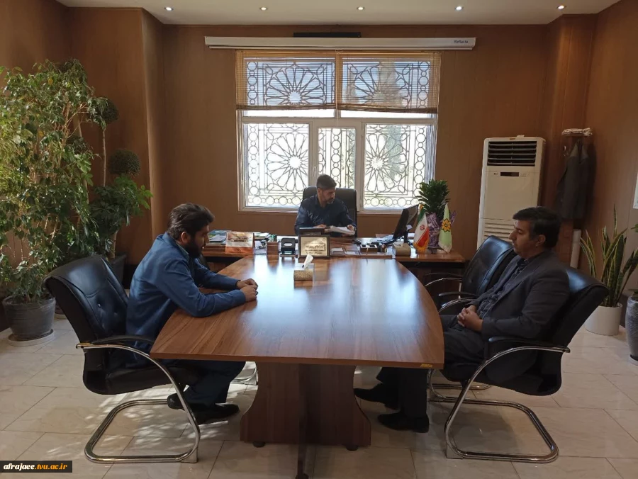 دیدار صمیمانه دکتر رحیم امین زاده رئیس دانشکده فنی مهندسی شهید رجایی شیراز با شهردار منطقه ٩ شیراز   3