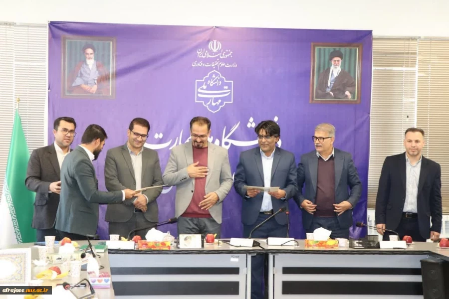 آقای مهدی یزدان پناه (پژوهشگر برتر سال 1403 گروه علوم انسانی)

 2