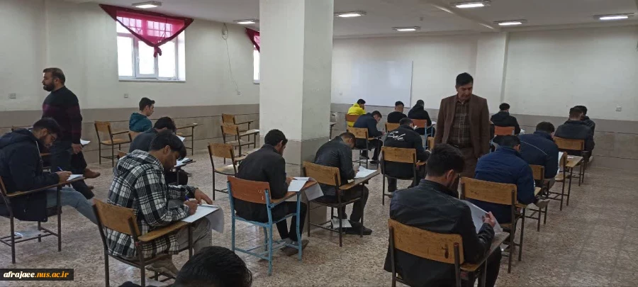 حضور ریاست محترم دانشکده در جلسه امتحانات  3