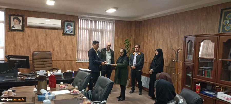 بزرگداشت روز زن و تجلیل از همکاران 3